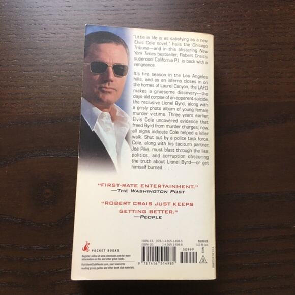 Chasing Darkness by Robert Crais Paperback - Picture 3 of 4